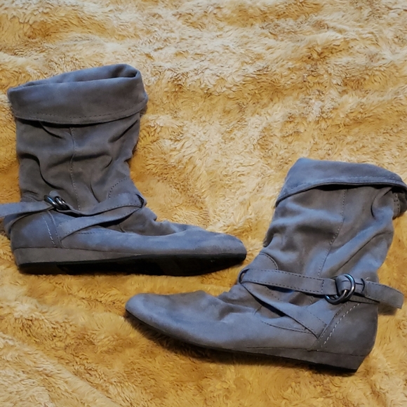Expressions size 10 faux suede grey booties - Picture 1 of 6